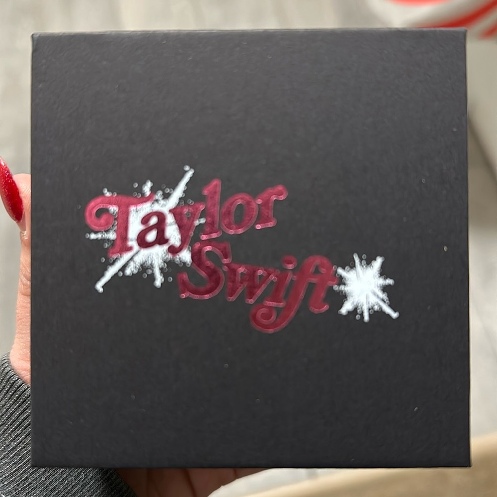 NEW NEVER WORN Lover Bracelet from Taylor Swift Website